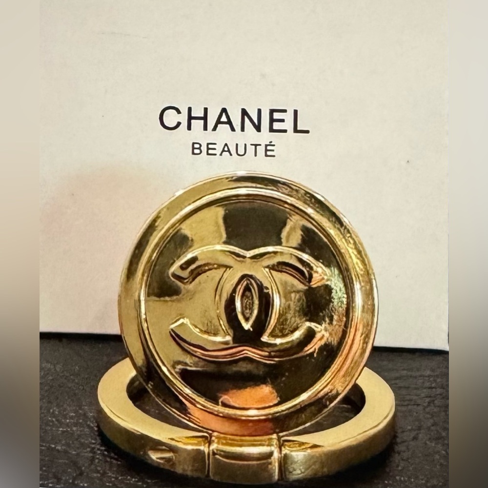 CHANEL Beauty Beaute Gold Phone Finger Ring Holder - Picture 2 of 8